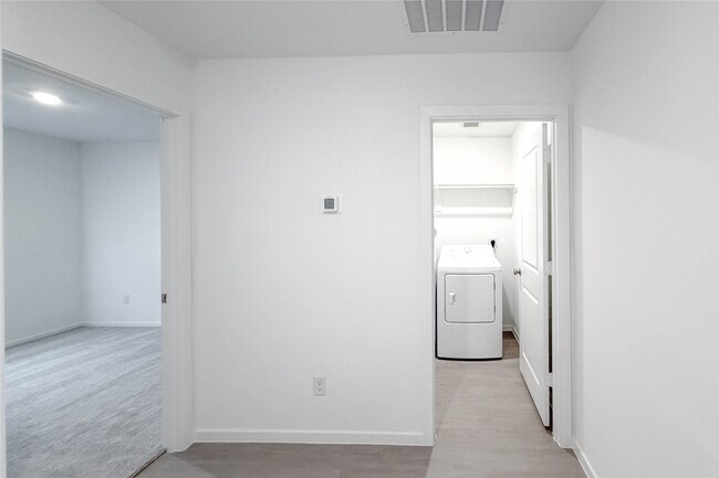 Building Photo - 3005 Highbank Dr