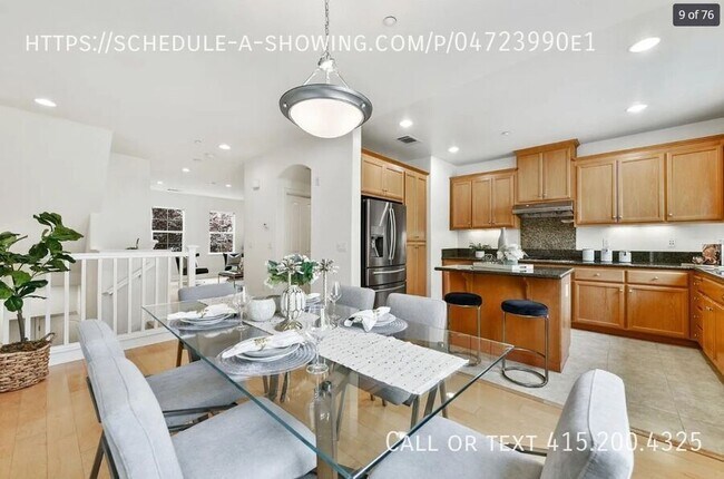 Foto del edificio - Modern 3-Bed, 3.5-Bath Townhome in Prime S...