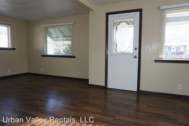 Building Photo - 2 br, 1 bath House - 2002 S. Roberta St.