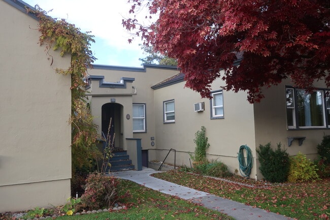 Building Photo - 710 Monroe St