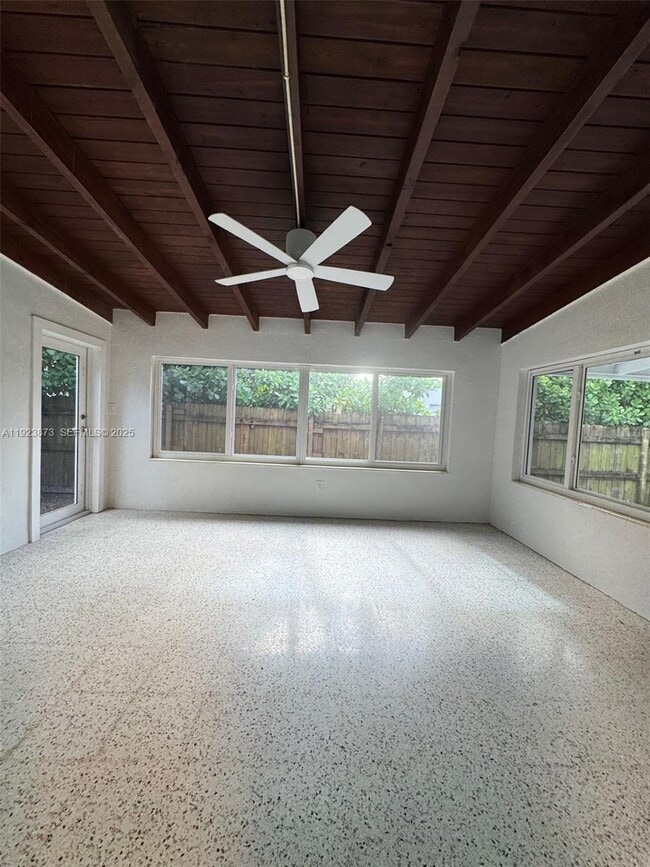 Foto del edificio - 4700 SW 7th St