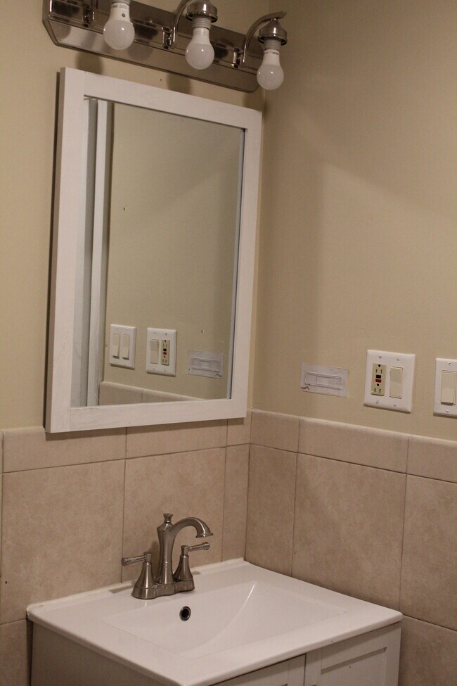 bathroom vanity - 1639 W Superior St