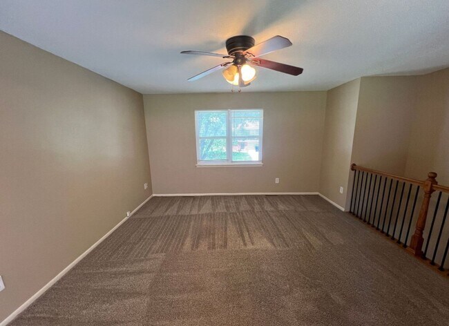 Foto del edificio - Spacious Split Level Duplex in Lee’s Summit!
