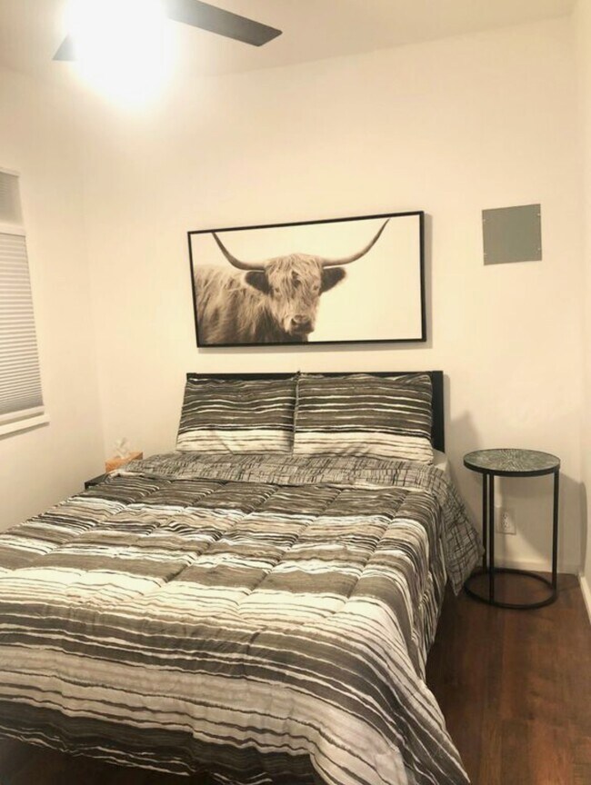 bedroom - 1107 S Sycamore Ave