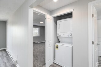 2BR, 1BA - 850SF - Laundry - Clarendon Heights