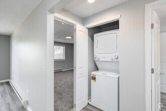 2BR, 1BA - 850SF - Laundry - Clarendon Heights