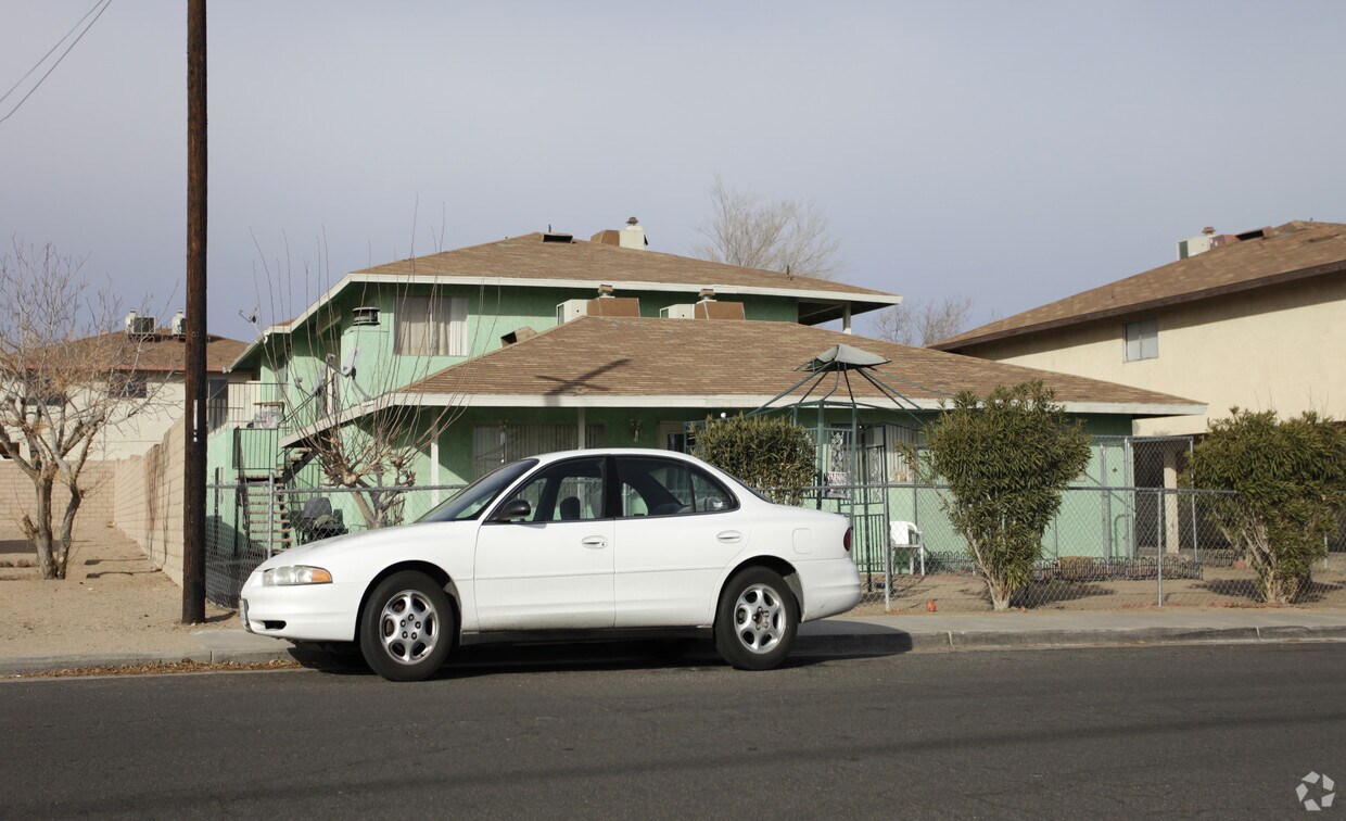 Foto principal - 1160 Deseret Ave