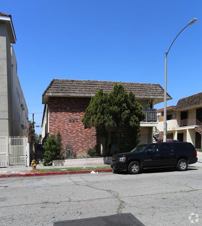 Building Photo - 837 S Ardmore Ave