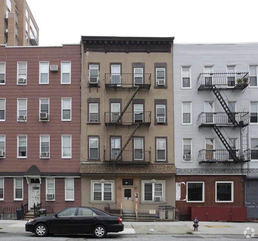 Foto del edificio - 596 Union Ave