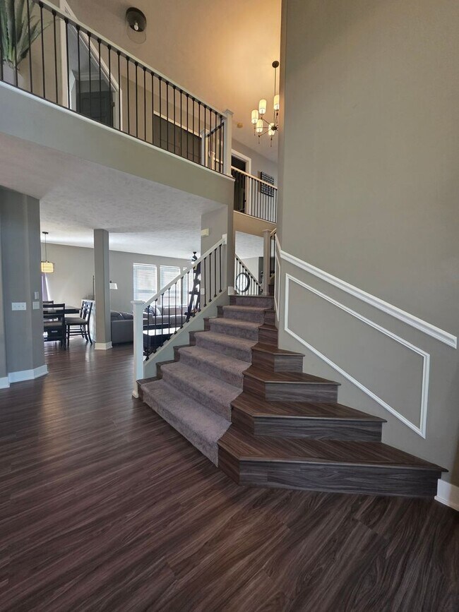 Building Photo - Executive Four Bedroom Rental w/ Office!