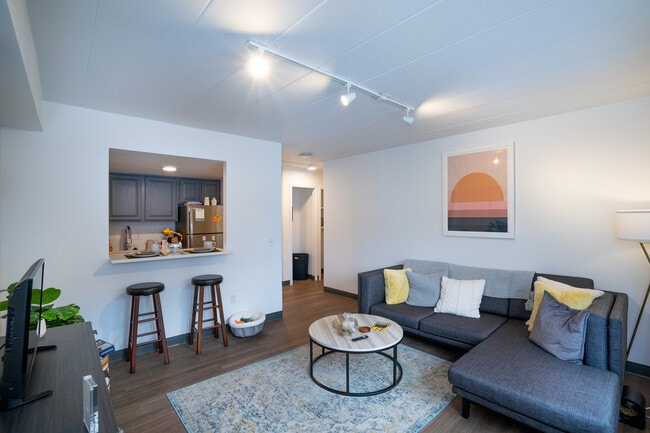 Americana House Apartments - 117 Locust Ln State College, PA 16801