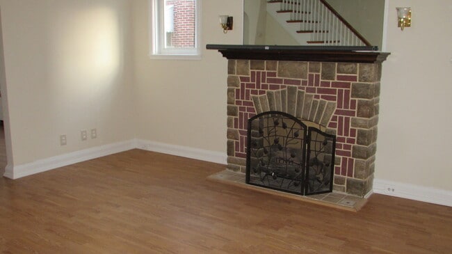 Photo - Beautiful Three Bedroom Home in Hamilton