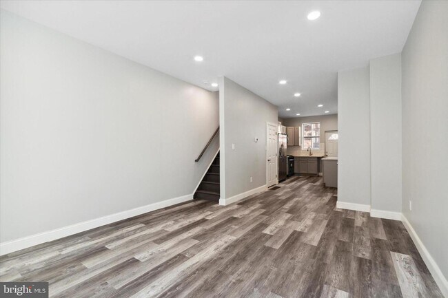 Foto del edificio - 2530 N Douglas St