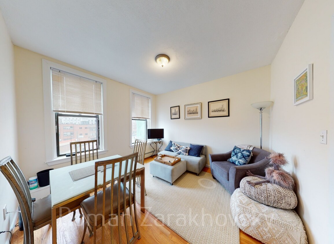 Foto principal - 1952 Beacon St