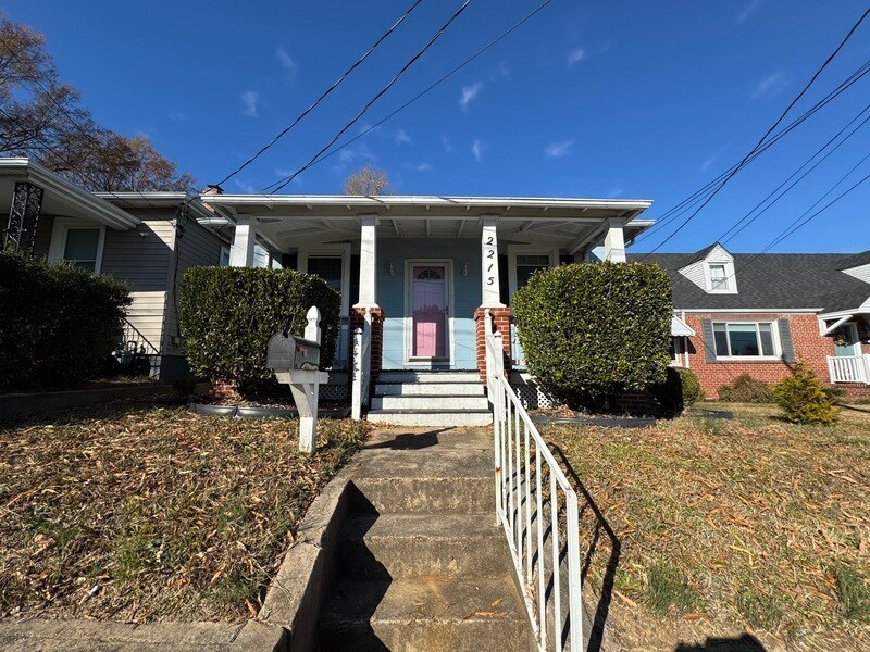 Primary Photo - 2215 Bainbridge St