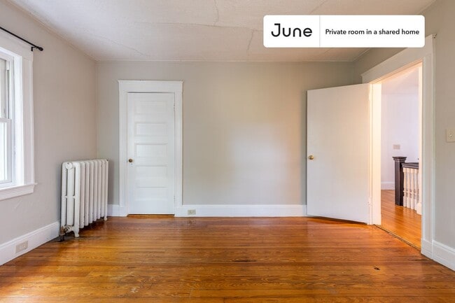 Building Photo - Room in Shared 9 bed/2 bath home