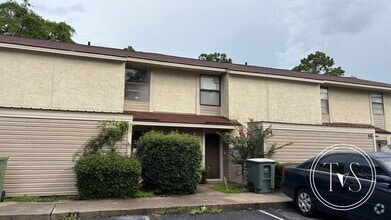 Building Photo - 901 Olmstead Dr
