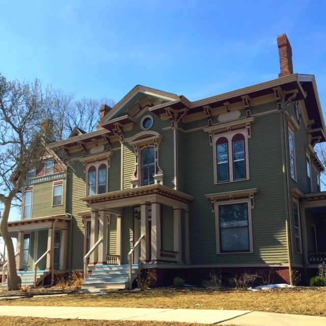 Primary Photo - 209 E Chestnut St