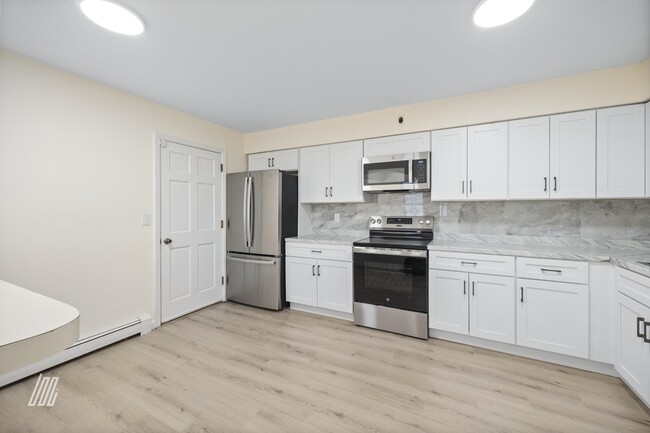 Building Photo - 62 Edgewater Pl