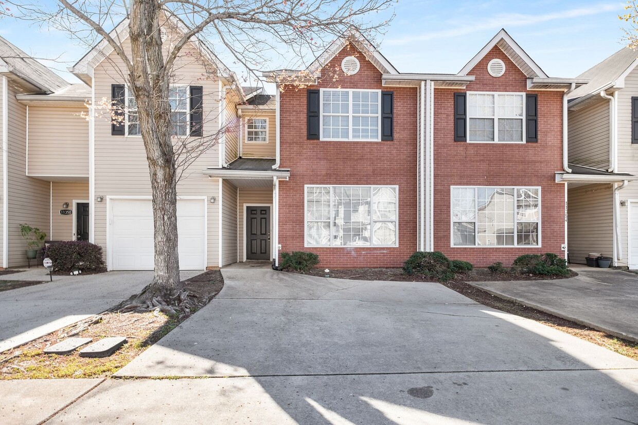 Primary Photo - Beautiful Upgraded Townhome!
