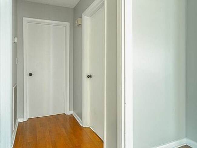 Building Photo - Three Bedroom Two Bathroom House For Rent
