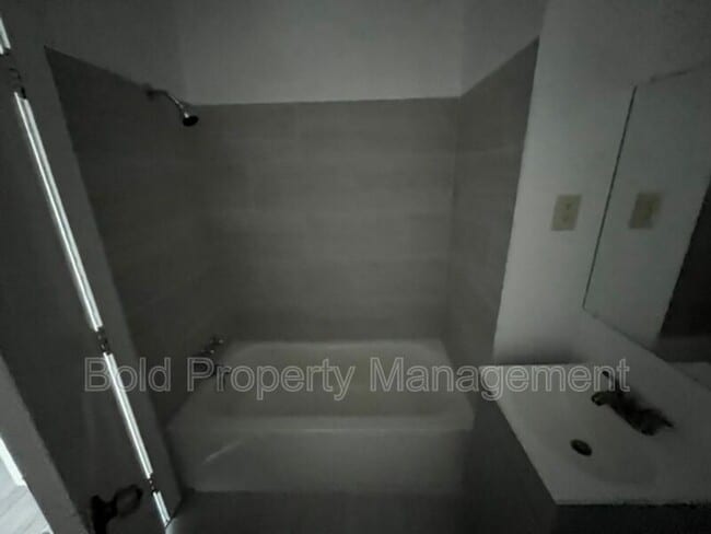 Building Photo - 338 Hollenbach St