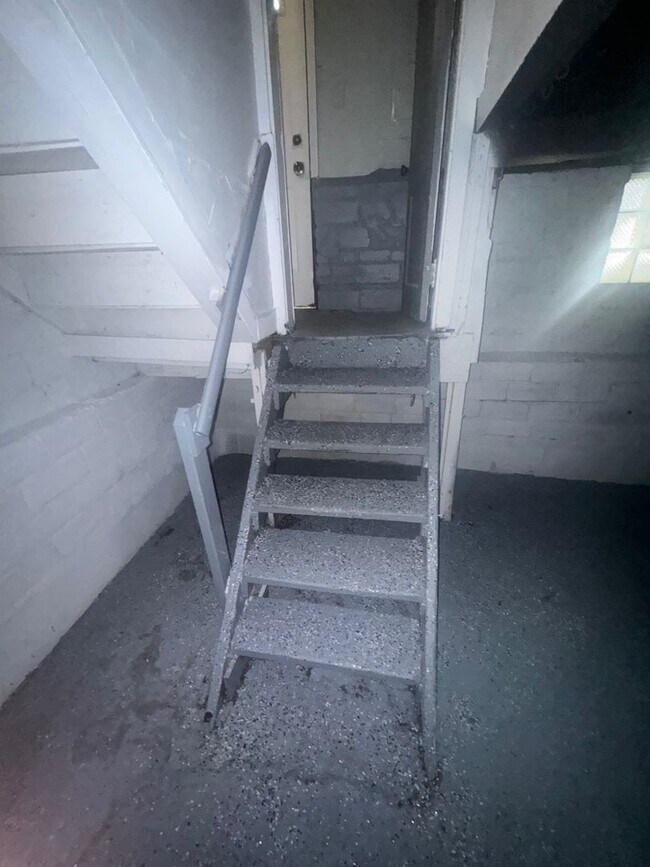 Foto del edificio - 15786 Mandalay Ave