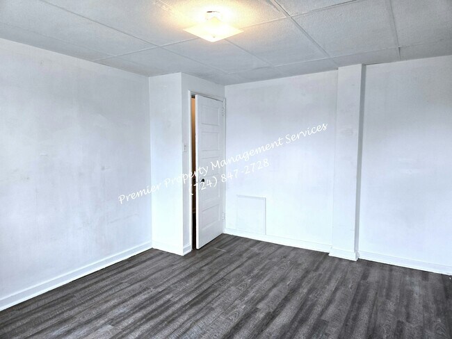 Building Photo - 415 N Main St