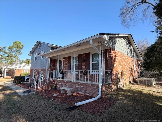 Foto del edificio - 4946 Pinewood Dr