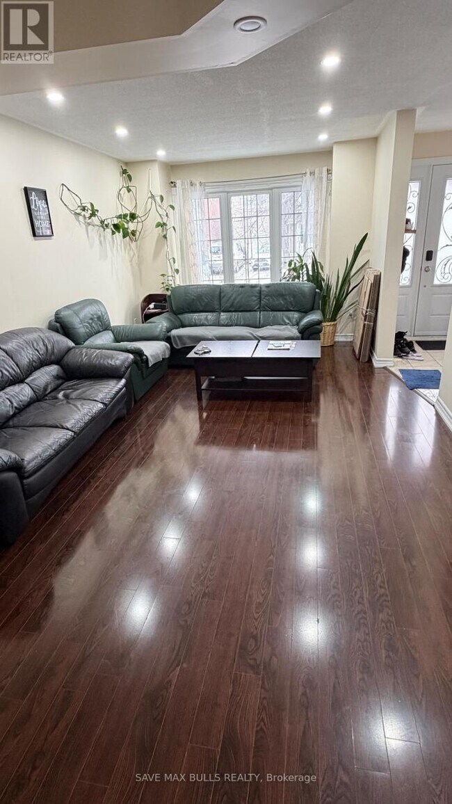 Photo du bâtiment - 29 Softneedle Ave