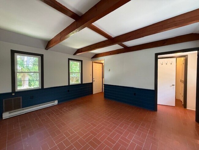 Foto del edificio - Charming One Floor Living Downtown!