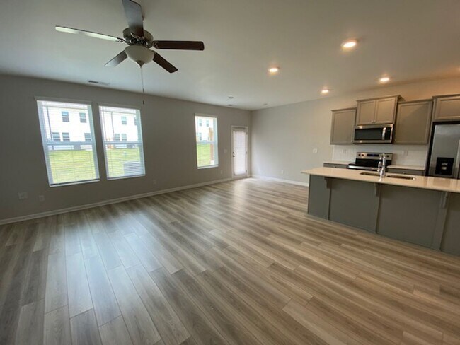 Building Photo - Introducing a spacious 3-bedroom, 2.5-bath...