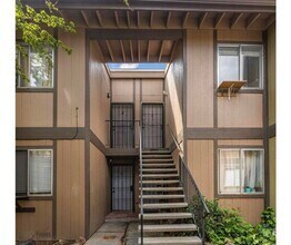 Building Photo - 2090 Highview Ct