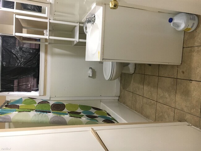 Foto del edificio - 3 br, 1 bath House - 19969 Cushing St