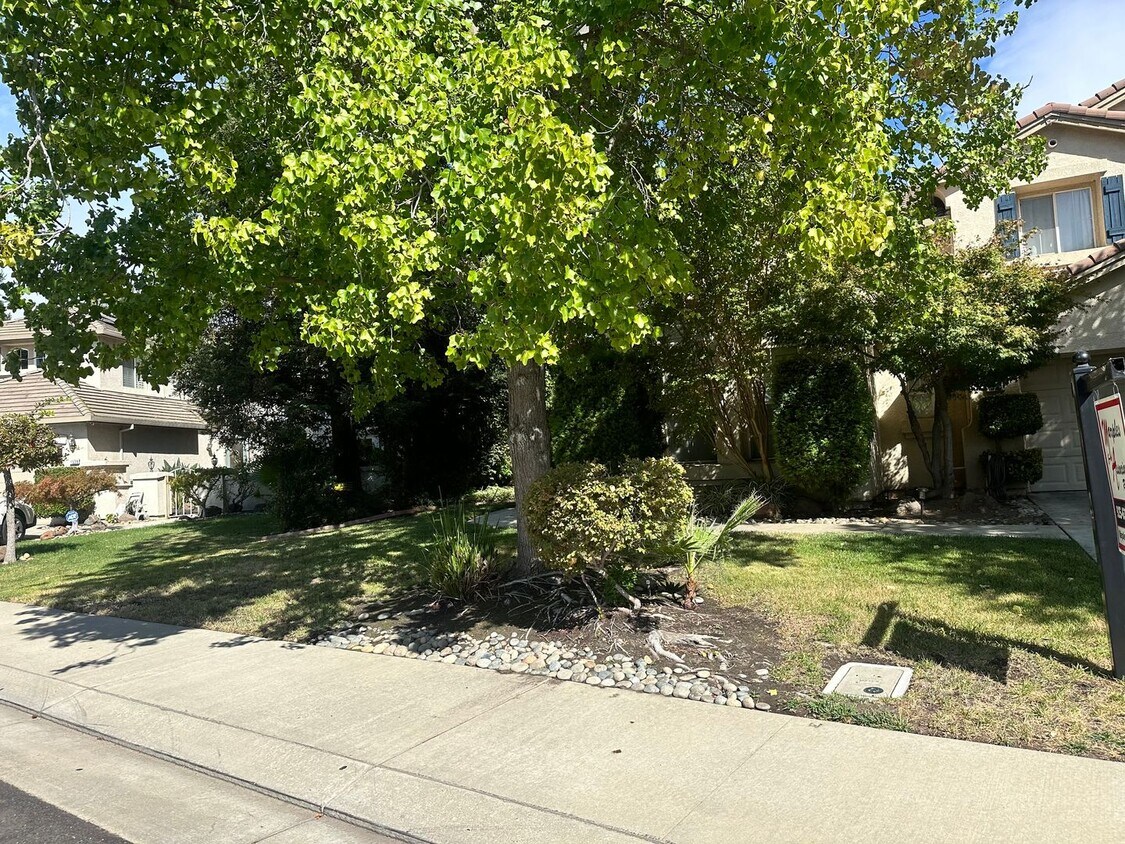 Foto principal - MARVELOUS NEIGHBORHOOD...NORTHERN STOCKTON...
