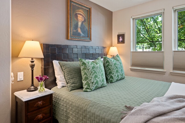Foto del edificio - 512 Lakeside Dr
