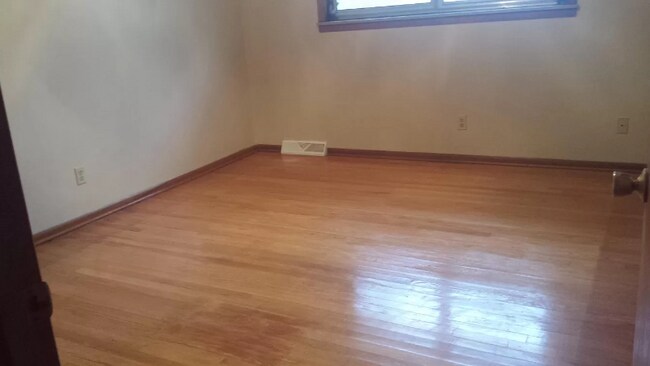Building Photo - 1133 Ideal Dr