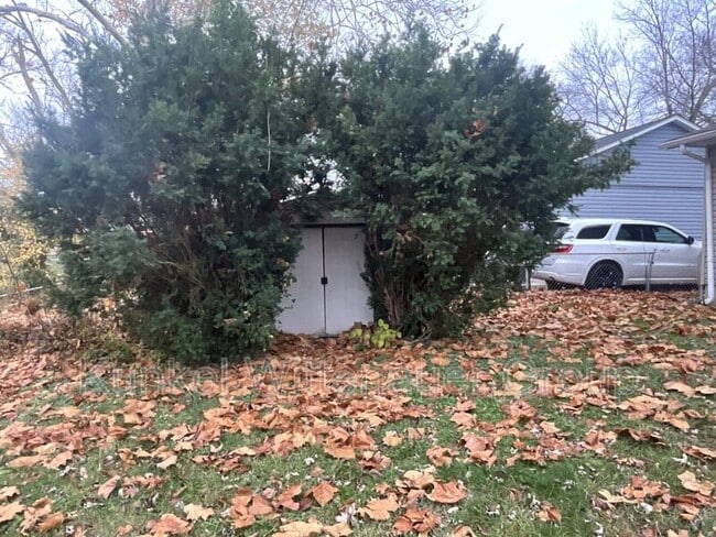 Photo - 801 W Nixon Dr House