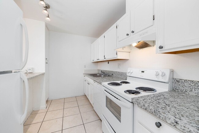 Building Photo - Pacific Isles - Point Loma Renovated Condo- Gated Community, Some Utilities Included, Parking, an...