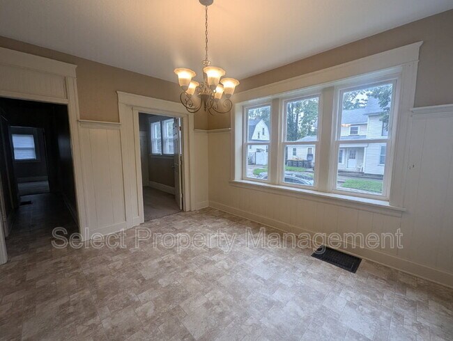 Foto del edificio - 347 W Williams St