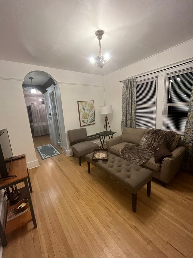 Building Photo - 856 E Carter St