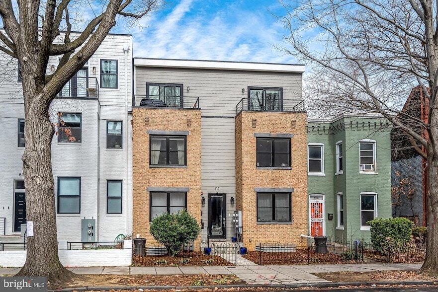 Photo - 614 I St NE