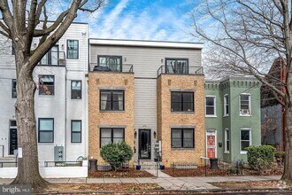Building Photo - 614 I St NE