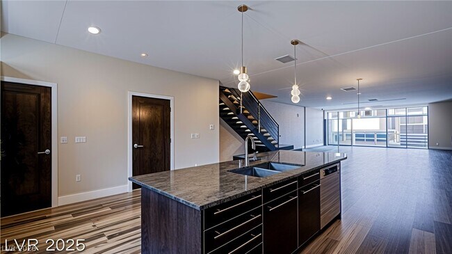Building Photo - 8925 W Flamingo Rd