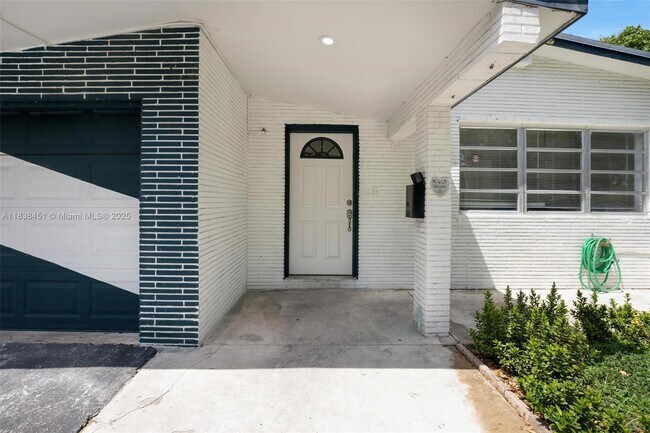 Building Photo - 700 SW 67th Ave
