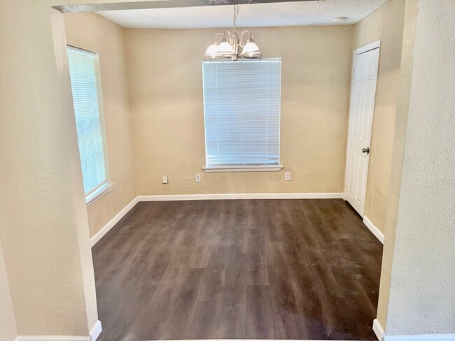 Foto del edificio - 2803 Cedar Park Blvd