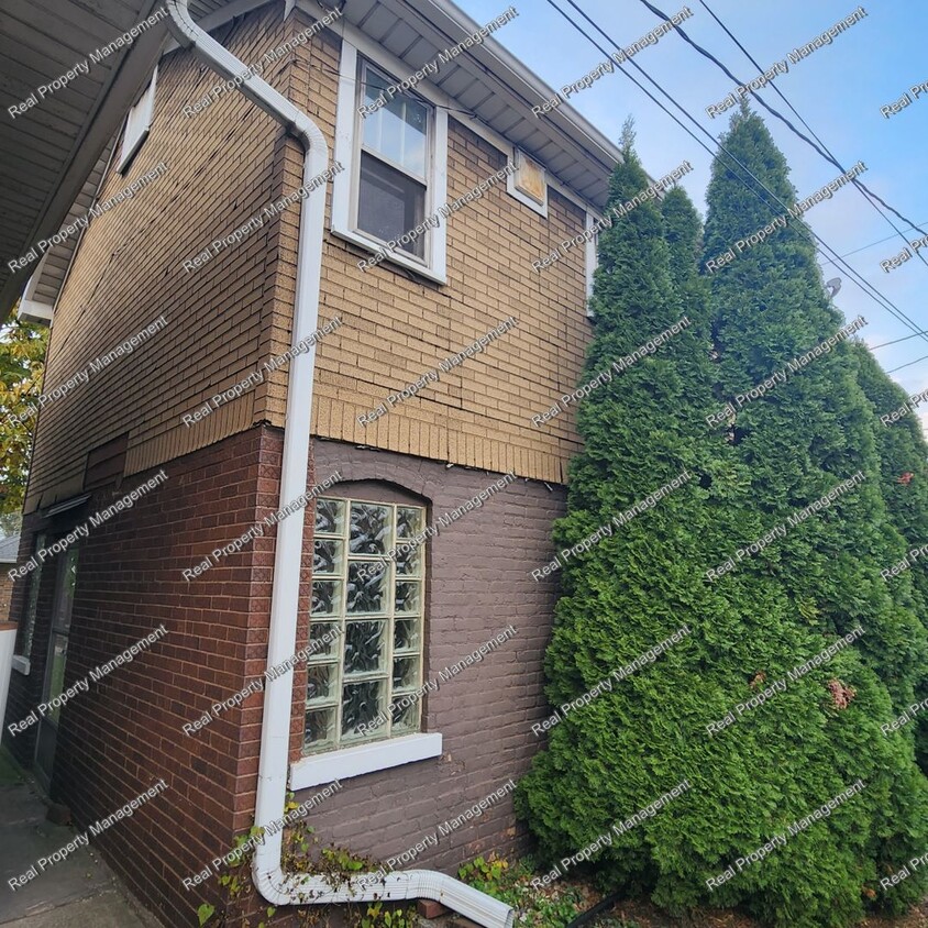 2033 Wespark Ave, Whiting, IN 46394 House Rental in Whiting, IN