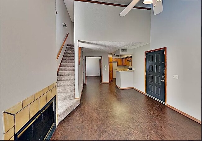 Building Photo - 11520 N May Ave