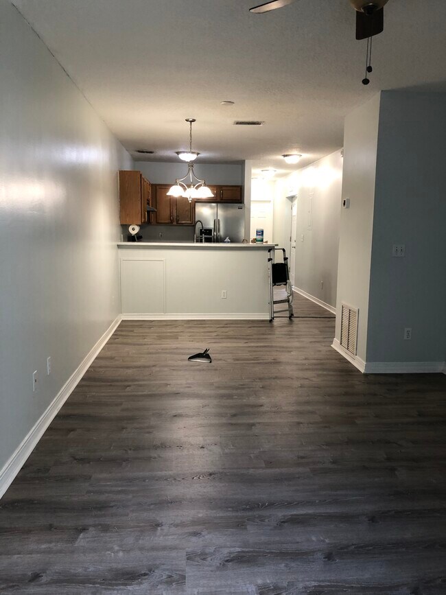 Sala de estar - 102 Plantation Point Dr