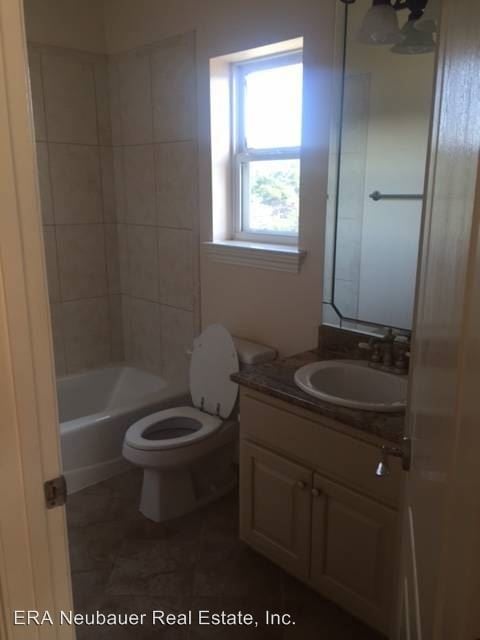 Building Photo - 3 br, 3 bath House - 524 Larissa Lane Apt. A
